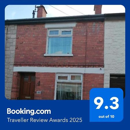Maire Toireasa - Cosy Refurbished Property In The Gaeltacht Quarter ベルファスト エクステリア 写真