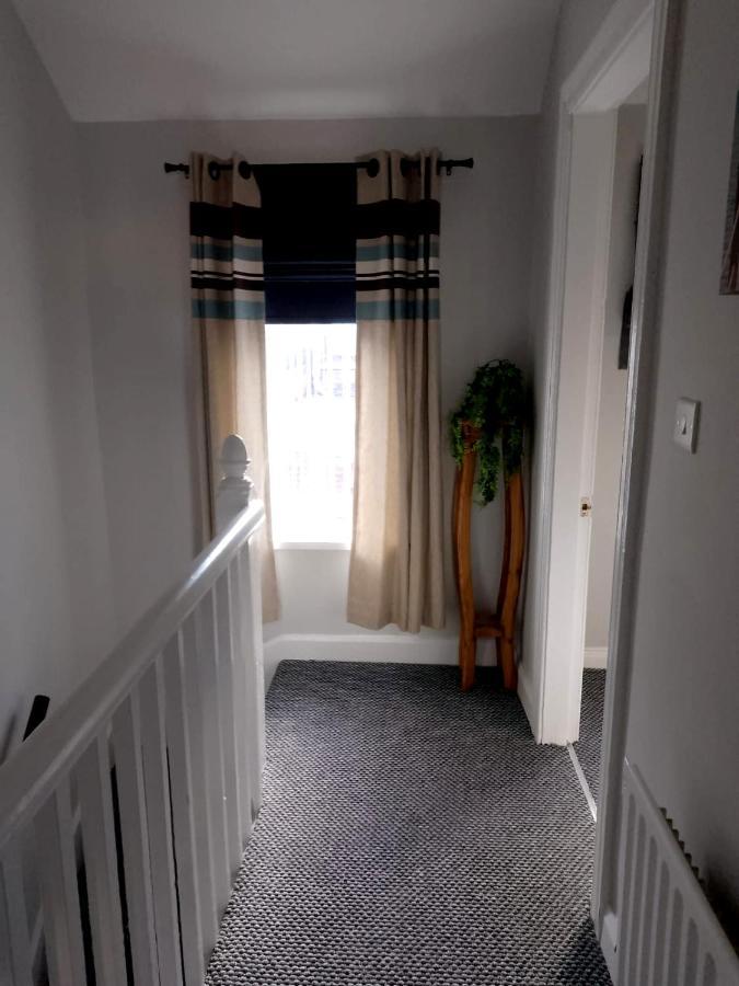 Maire Toireasa - Cosy Refurbished Property In The Gaeltacht Quarter ベルファスト エクステリア 写真