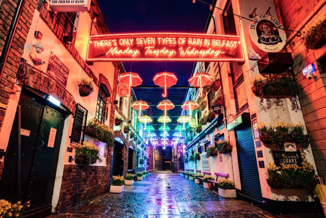 Maire Toireasa - Cosy Refurbished Property In The Gaeltacht Quarter ベルファスト エクステリア 写真