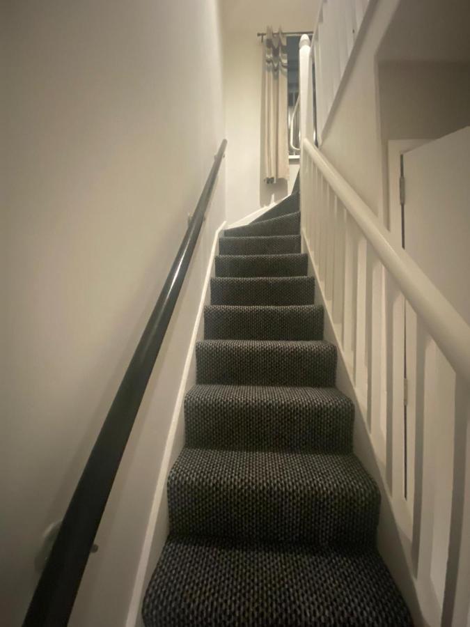Maire Toireasa - Cosy Refurbished Property In The Gaeltacht Quarter ベルファスト エクステリア 写真