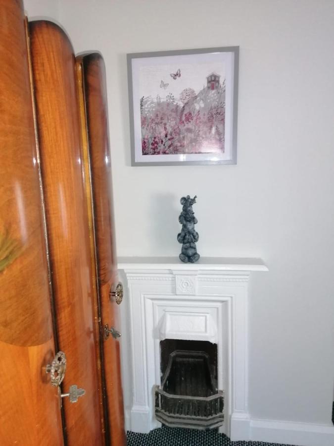 Maire Toireasa - Cosy Refurbished Property In The Gaeltacht Quarter ベルファスト エクステリア 写真