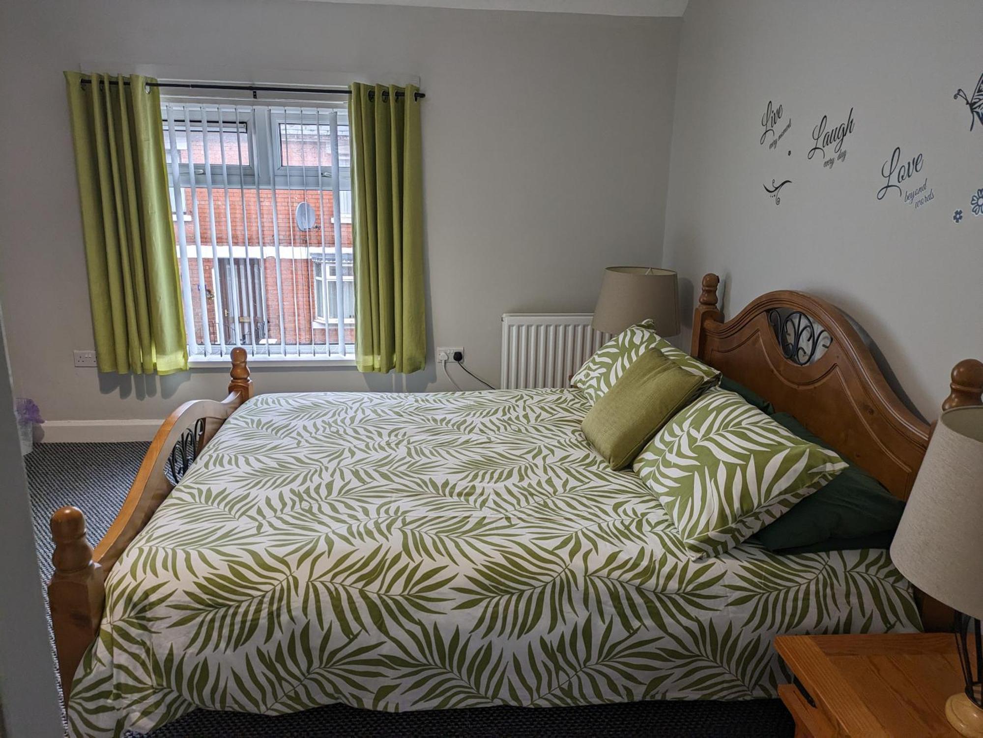 Maire Toireasa - Cosy Refurbished Property In The Gaeltacht Quarter ベルファスト エクステリア 写真