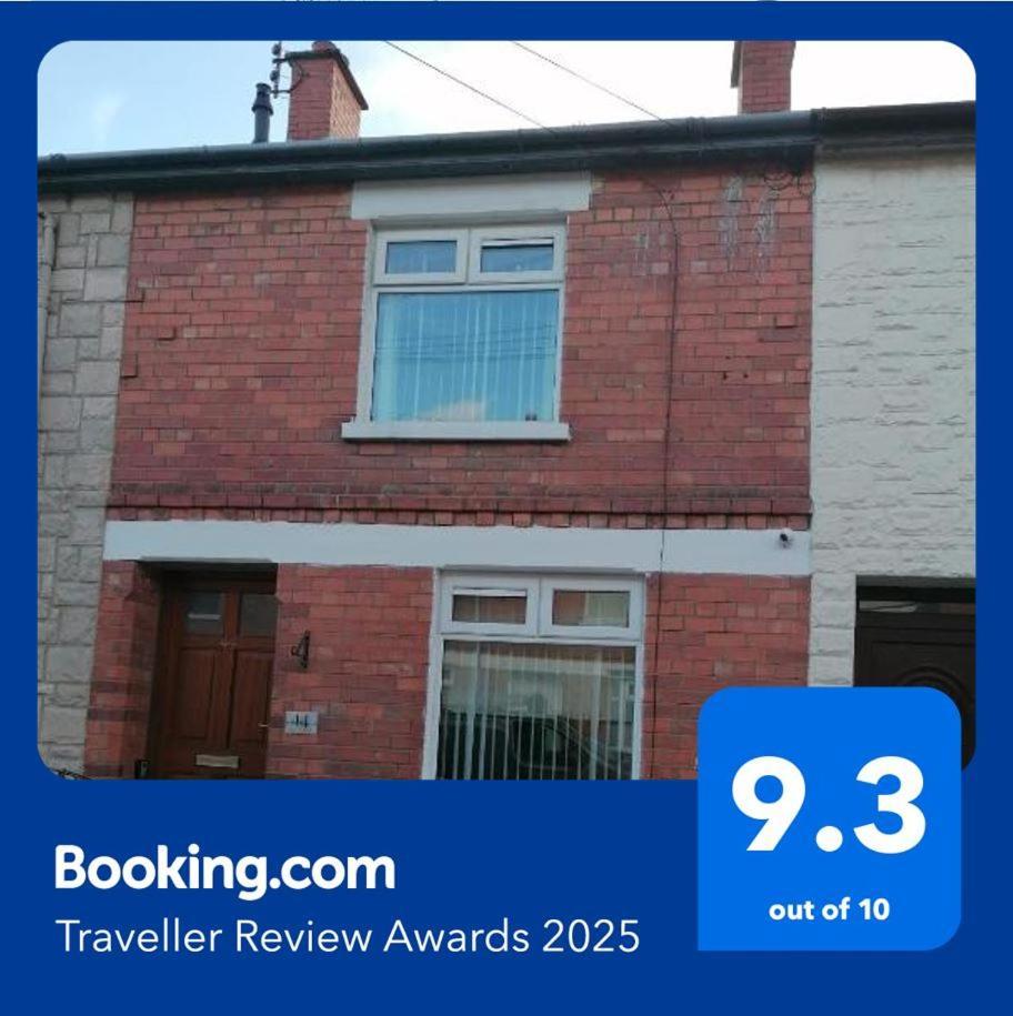Maire Toireasa - Cosy Refurbished Property In The Gaeltacht Quarter ベルファスト エクステリア 写真